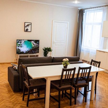 Holberg Apartment Riga Buitenkant foto
