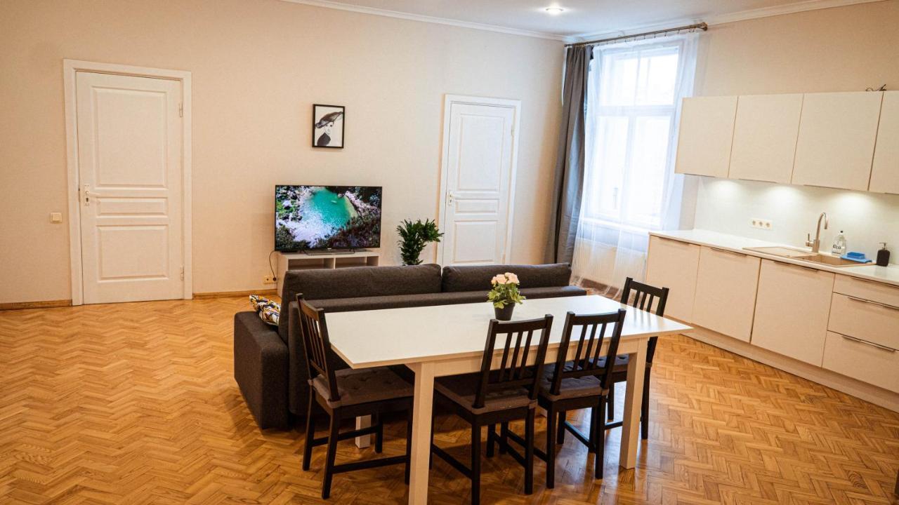 Holberg Apartment Riga Buitenkant foto